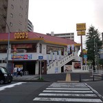 ココス - 店構え、かなり大きく見える