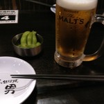 奈良駅前応援団 大分からあげと鉄板焼 勝男 - 生ビール　お通し(枝豆)