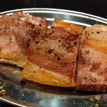 奈良駅前応援団 大分からあげと鉄板焼 勝男 - 厚切りベーコン