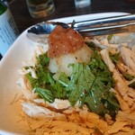 創作料理dining くま吉 - 蒸し鶏の梅サラダ