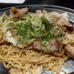 奈良駅前応援団 大分からあげと鉄板焼 勝男 - 焼きラーメン