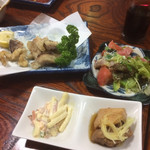 神月 - お通し  雑魚のから揚げ  など