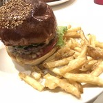 112286201 - ・ゴルゴンゾーラバーガー 1,250円
                      ・アボカド 150円