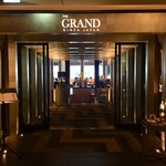 THE GRAND LOUNGE - ゴージャスな入り口