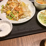 本格タイ料理バル プアン - パッタイセット