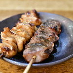 もつ焼 煮込み ヤリキ - [左]しろ@110円│[右]たんバジル@130円