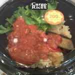 カーゴライスデリ - 春野菜と鶏肉のラタトゥイユ丼￥６８０（値引シール付き）