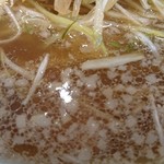 ネギラーメン小晴 - 背脂スープ