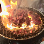 万正 - スジ焼き焼き風景