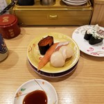 回転寿し トリトン - 遠くに、たこサラダも。