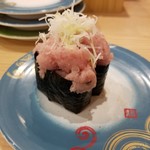 回転寿し トリトン - まぐろたたき軍艦。