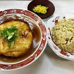 四川ラーメン - 料理写真:天津飯と焼き飯