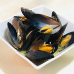 BURRATA - ムール貝ベルギービール蒸し