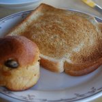 ラ・メール ザ クラシック - パンは焼きたてのイングリッシュブレッド。