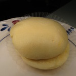 銀座甘楽 - 【再訪３】お月様のような色合いが美しく、ふわふわの生地。