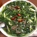 Pho Thin - 大量のネギと牛肉とAJINOMOTOではない牛骨スープ