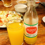 万正 - オレンジジュースを頼むと
      コレが運ばれてきたよ(﹡ˆ﹀ˆ﹡)♡