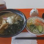 fu-doraunjihotto - 東京ラーメン、おにぎり、サラダ