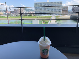 STARBUCKS - ピーチ オン ザ ピーチ フラペチーノ