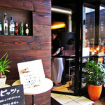 TRATTORIA piano - 外観。'12 1月