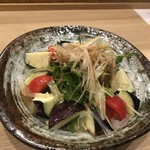 麻布 あみ城 - 水茄子と茗荷のサラダ。水茄子が甘くて美味。