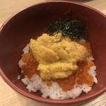 麻布 あみ城 - 雲丹とイクラ丼。自家製イクラの醤油漬けと甘い雲丹とのコラボが最高！