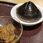 馳走 啐啄一十  - ⑥大和蜆(北海道広尾郡大樹産)の当座煮
      1年で1日だけ解禁される幻の大蜆が広島に居ながらにして頂けるとは！
      旨みがギュギュッと凝縮♪
      醤油や砂糖・味醂で味付けする煮物で当座の保存が可能になる事が由来