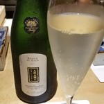 馳走 啐啄一十  - お酒②アダミ・ボスコ・ディ・ジーカ・ブリュットNV(イタリア、プロセッコ)
      葡萄品種:プロセッコ95％、シャルドネ5％