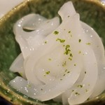 馳走 啐啄一十  - ⑪槍烏賊(福岡県北九州産、3日寝かせ)
      産卵期は初春～夏、旬は秋～冬、寿命は1年。
      剣先烏賊より胴が細く身の甘みは穏やか。
      烏賊類は寝かせで旨みがより深くなるのですが、技術力が異なるので極上です♪