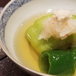 馳走 啐啄一十  - ⑮白茄子、万願寺唐辛子の揚げ浸し、ヨモギの生麩、真昆布&いりこ、鰹節、鯖節、あご節の出汁のお椀
      真昆布の旨みがいつもより強いので澄んだ味わいを楽しむのがベスト。
      野菜の具材が丁度良い。