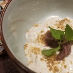 馳走 啐啄一十  - ⑱白胡麻プリン、小豆餡のせ
      モチモチぶるぶるな食感と控えめな甘さ。
      な口溶け。
      こし餡も溶ける様な円やかさ。
      白胡麻の香りが宴の終演を彩ります。