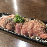 豪快 立ち寿司 難波南海通り店 - ほほ肉ユッケごま油