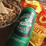 The Halal Guys - ホテル1階のお店で買った
            ブルックリンラガービール。
            ロング缶が7.55ドルでビックリ。