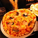 CONA - ナスとベーコンのミートソースピッツァ