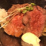 ローストビーフ油そば ビースト  - ローストビーフ熟成醤油油そば