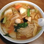 一平食堂 - 五目ラーメン（￥660）2012_1_16訪問＿スープの自体の美味さと上の野菜と餡の旨味と軽い甘みが何とも…。97点！