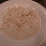 PASTAVOLA - ゴルゴンゾーラクリーム・ペンネ