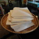 広島つけ麺 ひこ - 紙エプロンは必需品です