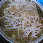 村山ホープ軒 - ２０１２年１月撮影　ラーメン大盛りのニンニク・もやし追加【９５０円】
