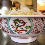 村山ホープ軒 - ２０１２年１月撮影　ラーメン大盛りのニンニク・もやし追加【９５０円】