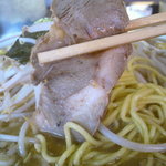 村山ホープ軒 - ２０１２年１月撮影　ラーメン大盛りのニンニク・もやし追加【９５０円】