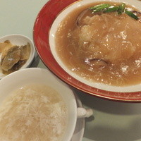 後楽園飯店 - 飯店名物フカヒレの姿煮丼