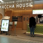 Maccha Hausu Maccha Kan - 【外観】
                        なんばウォークにあるので、移動の途中や時間の調整にちょちょっと使えるお店。