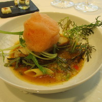 ソンブルイユ TOKYO - 魚料理：日本海産鱸のポワレ