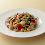 Stir-fried chicken and cashew nuts