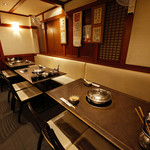 Ginza Syabu Tsuu - 片側ソファーの4名様向けのお席が6卓。