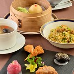 [Point Heart Course] A Dim sum course that is popular among women and comes with our famous Medicinal Food soup with lots of ingredients.