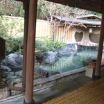 青山やまと - 早朝の露天風呂です。