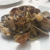 あさりとズッキーニのスパゲッティ（イカ墨を練り込んだスパゲッティ）