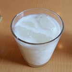 インディアンレストラン アールティ - ラッシーにしました